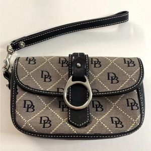 Dooney & Bourke pouch wallet